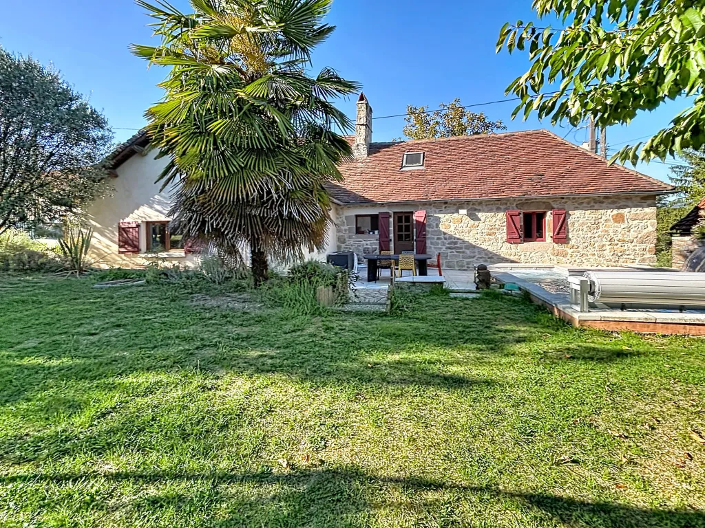 Maison en pierre et piscine