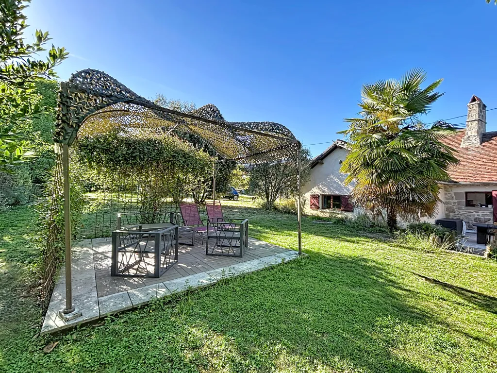Maison en pierre et piscine