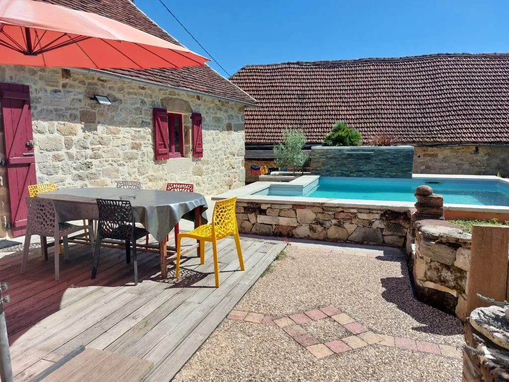 Maison en pierre et piscine
