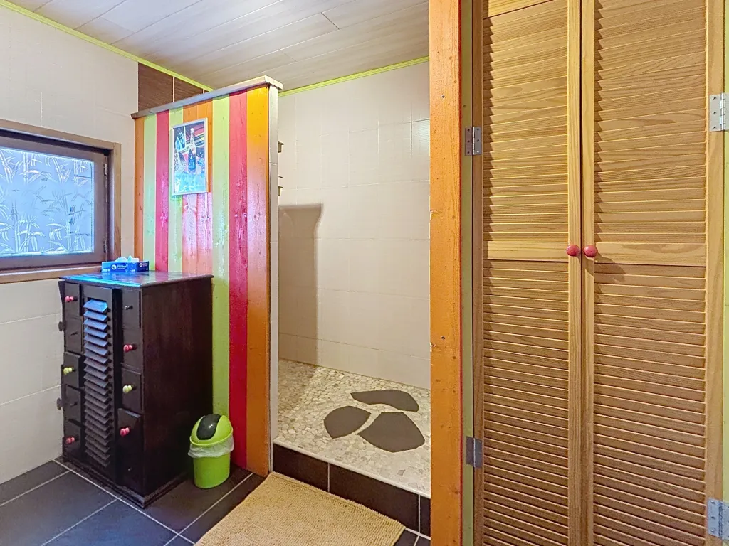 Maison en pierre et piscine