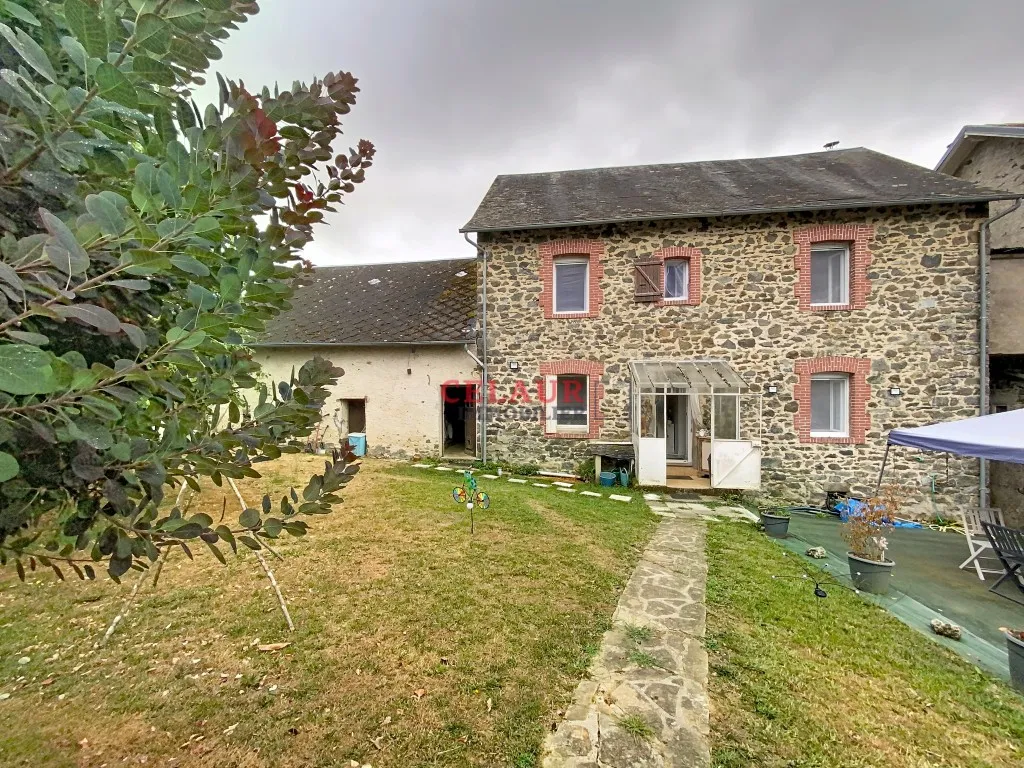 Maison en pierres et d&eacute;pendance