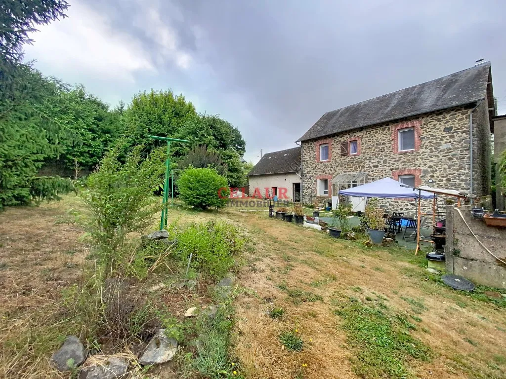 Maison en pierres et d&eacute;pendance