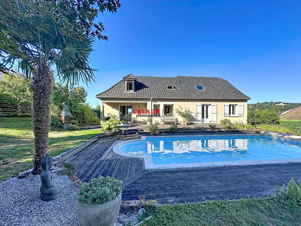 SPACIEUSE MAISON DE 180 M&sup2; AVEC PISCINE