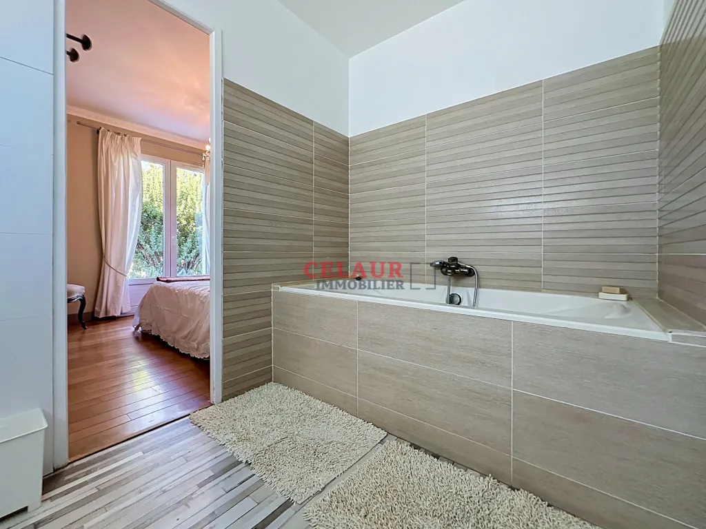 SPACIEUSE MAISON DE 180 M&sup2; AVEC PISCINE