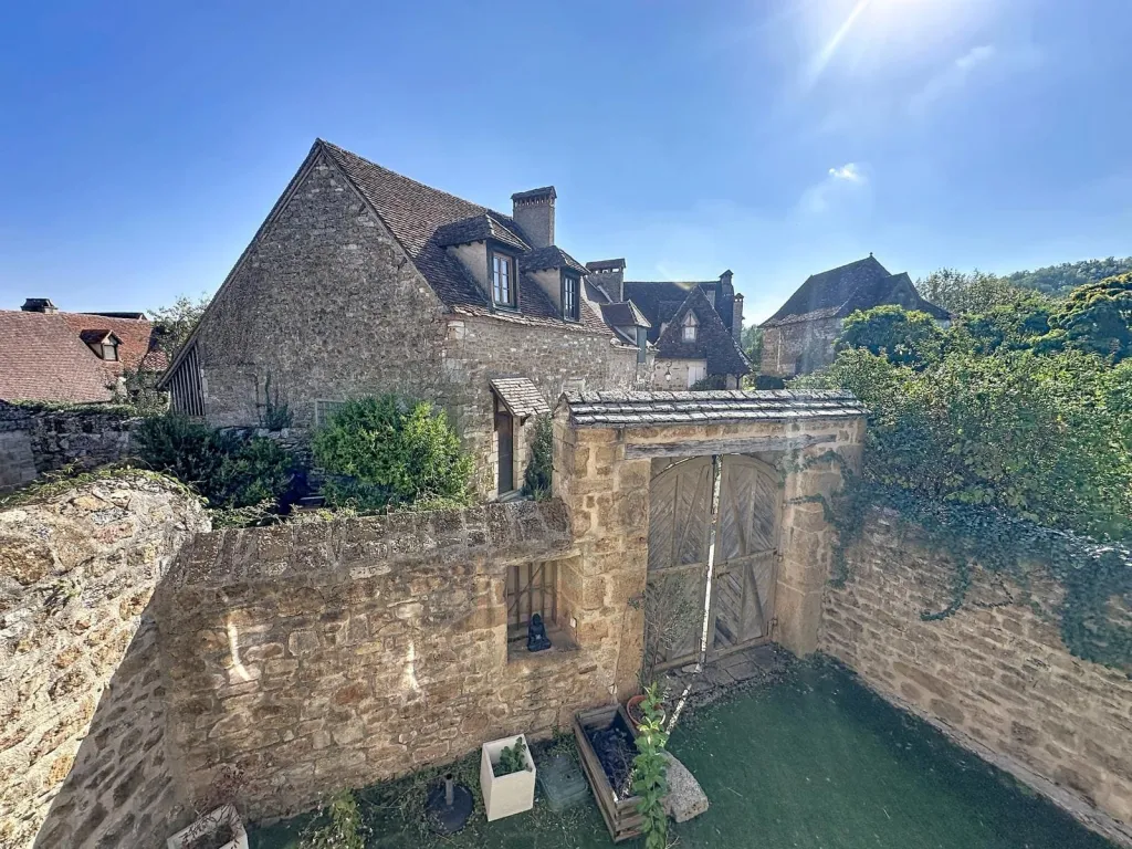 CHARACTER HOUSE ON THE EDGE OF THE DORDOGNE - Dupli